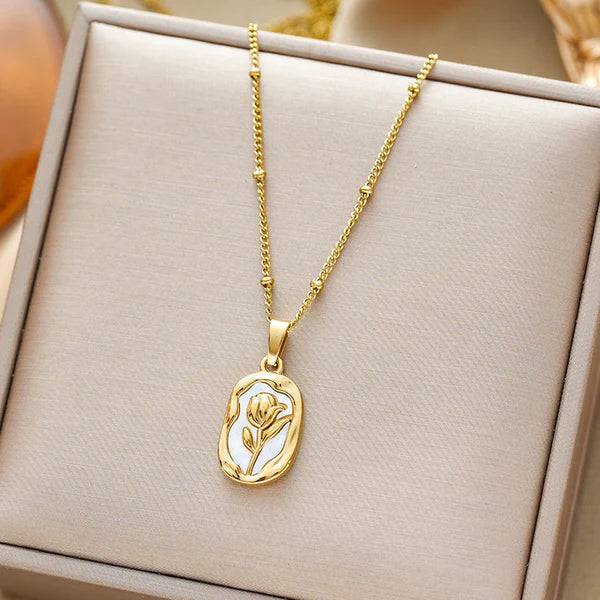 Éternelle Rose Charm