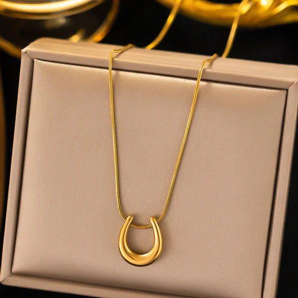 Lustra Shape Necklace