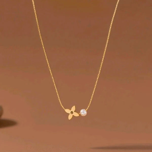 Lumin Petal Pearl Necklace