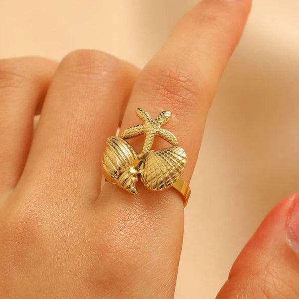 Amoura Shell Charm