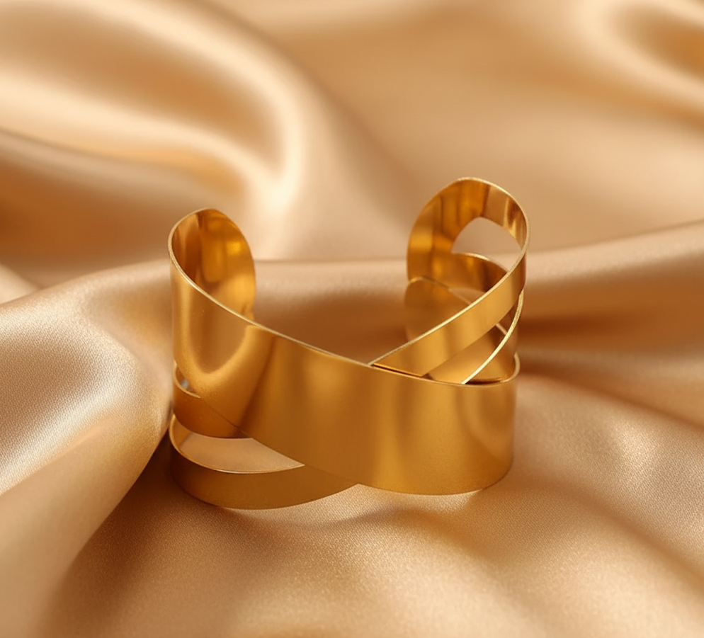 Amoura Gold Glow