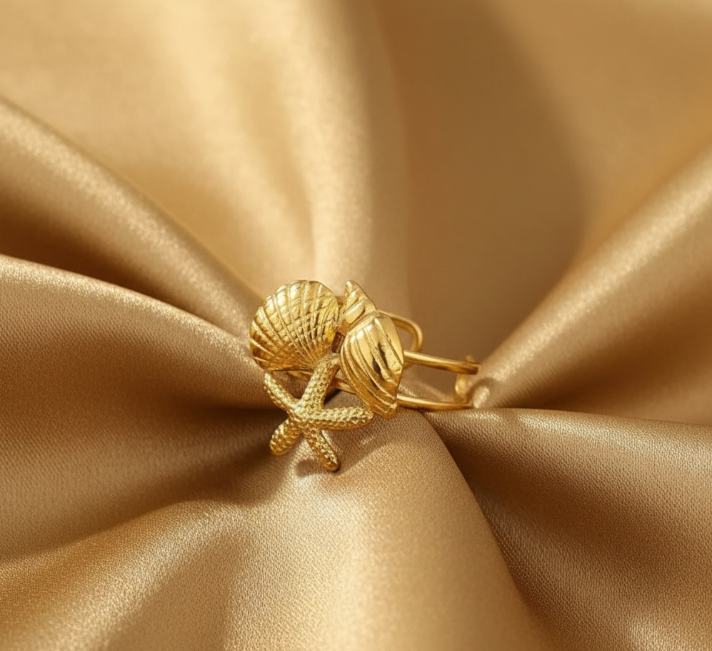 Amoura Shell Charm