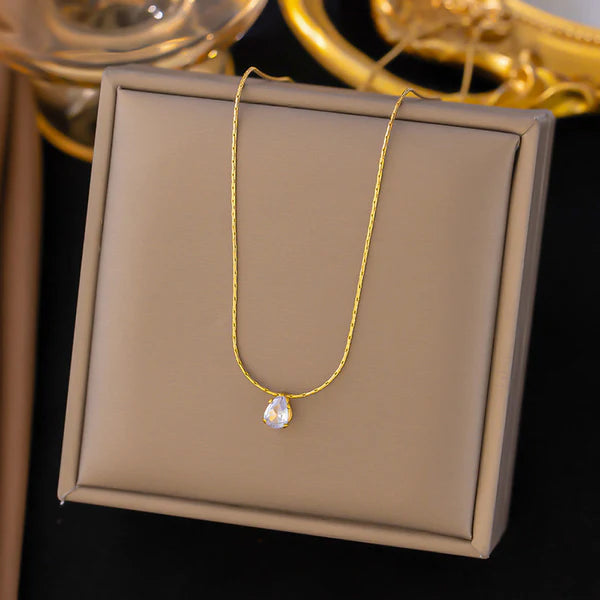 Oria Teardrop Necklace
