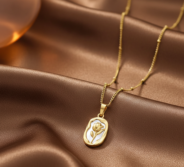 Éternelle Rose Charm