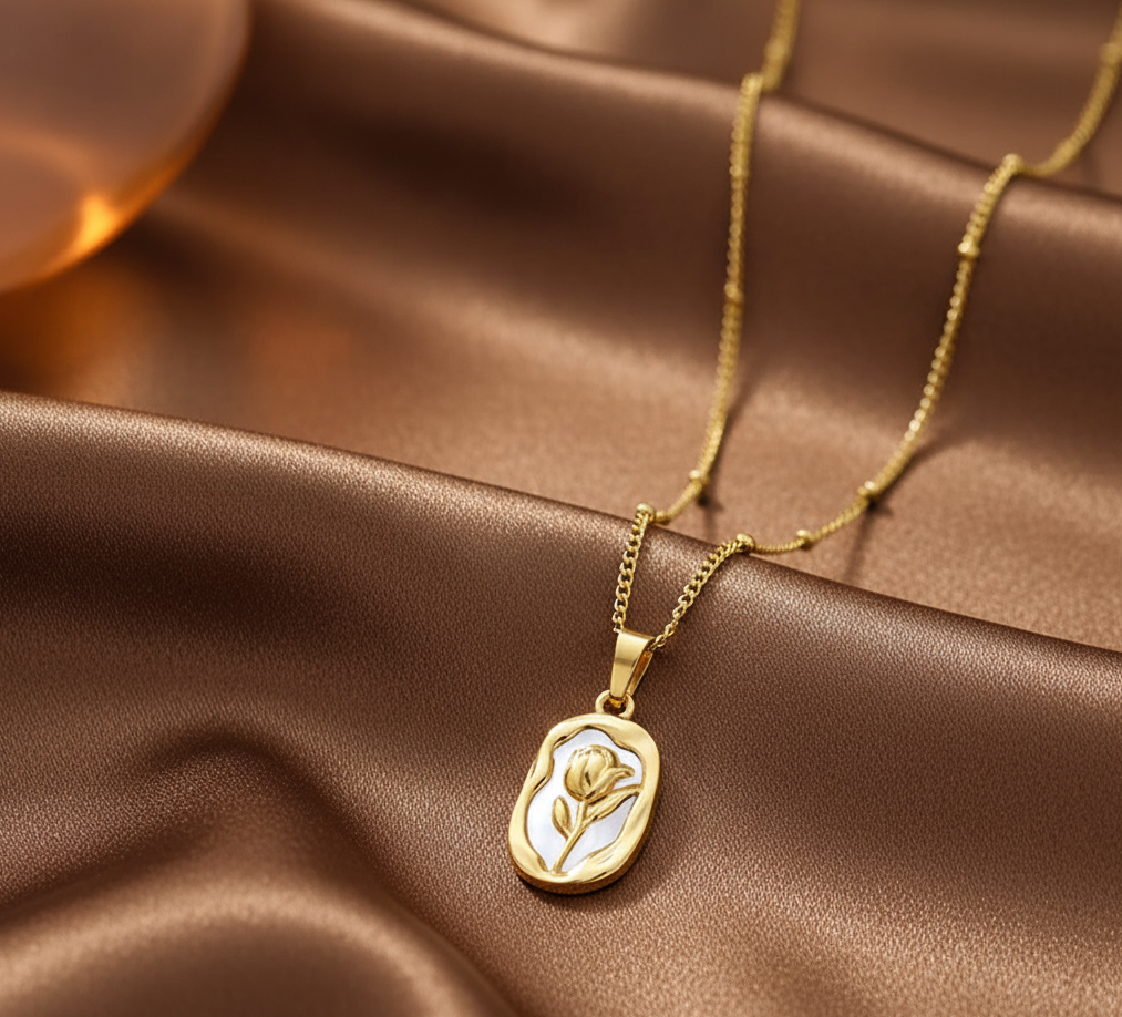 Éternelle Rose Charm