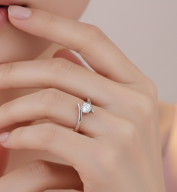 Éclat Solitaire Charm