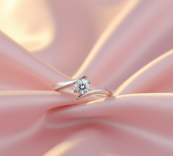 Éclat Solitaire Charm