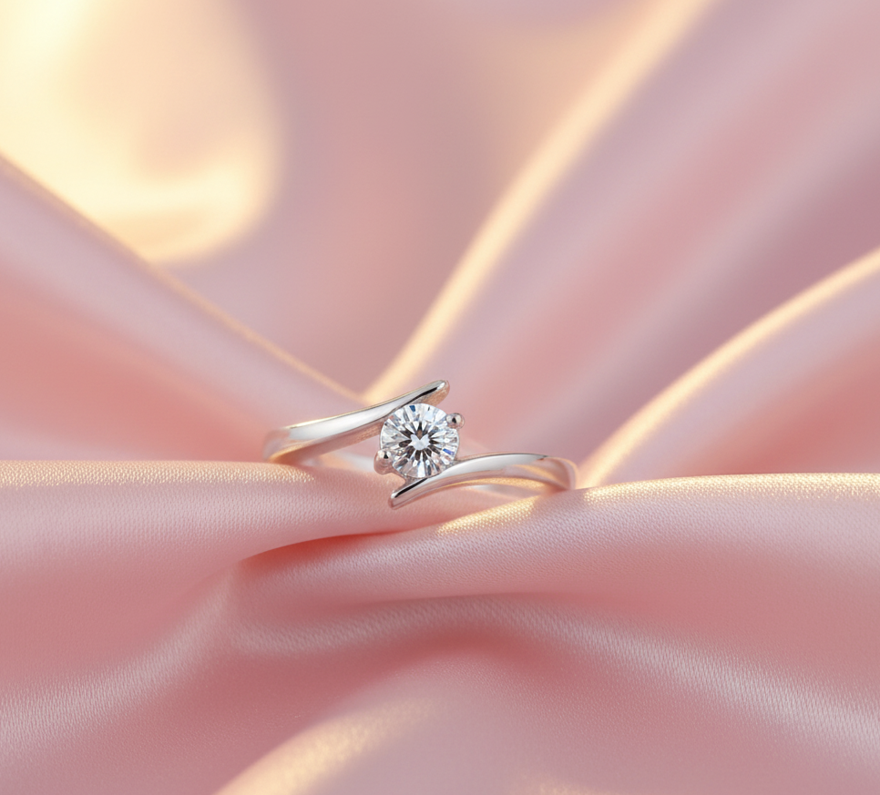 Éclat Solitaire Charm